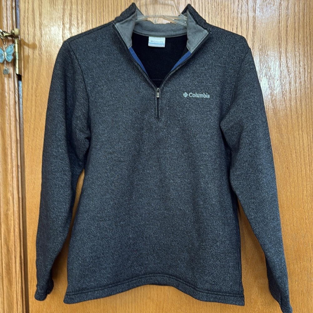 Men’s Columbia Quarter-Zip Pullover Sweater in size small.